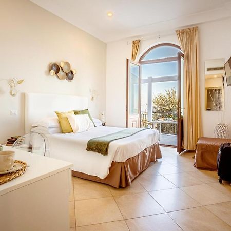 Terrazza Iride Hotel มัสซาลูเบรนเซ ภายนอก รูปภาพ